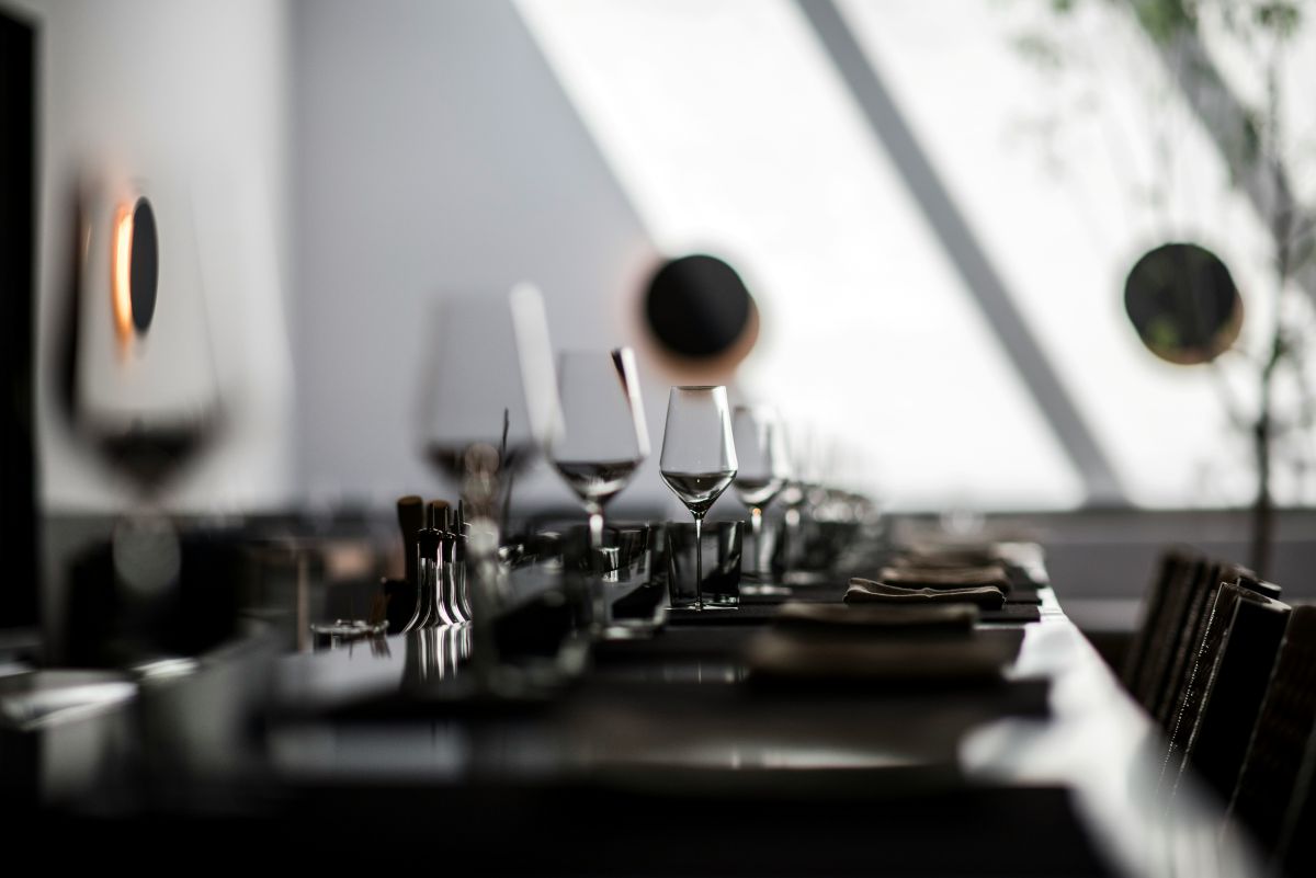 elegant-restaurant-table-setting
